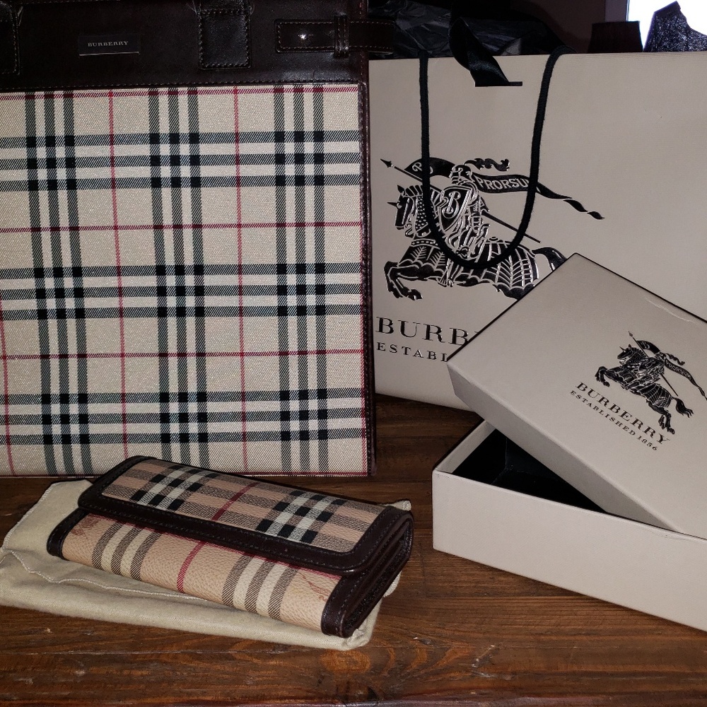 Never used Burberry handbag and wallet